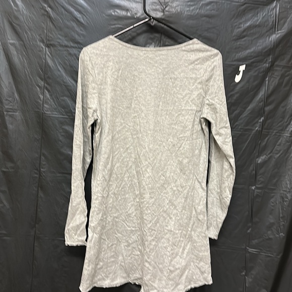 Top - Picture 2 of 3